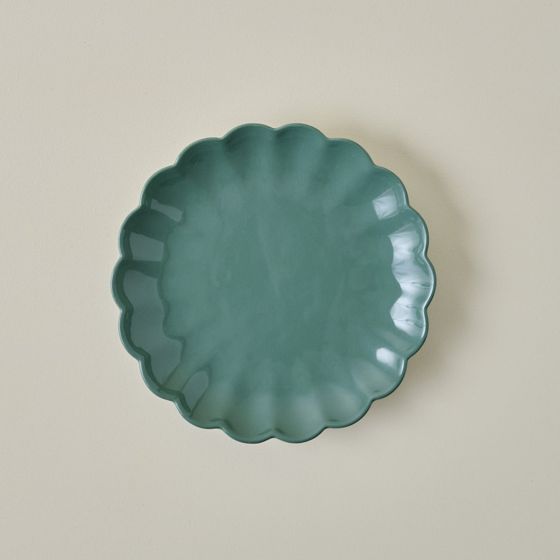 Seagrass Scalloped Plate
