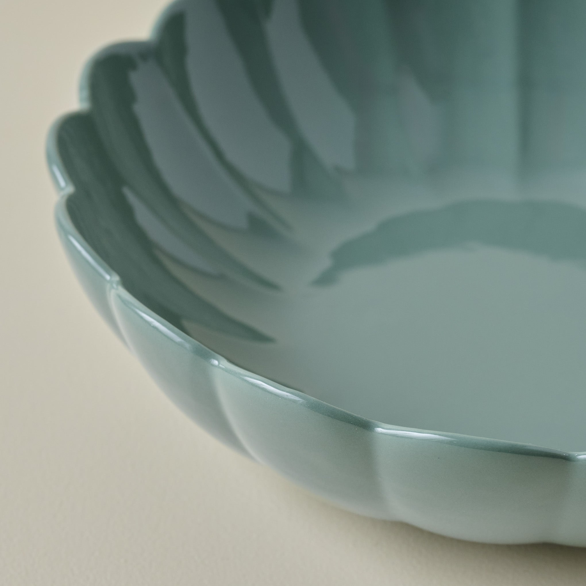 Seagrass Scalloped Serving Bowl