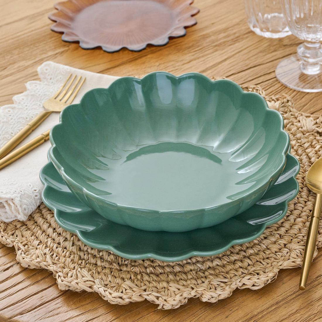 Seagrass Scalloped Serving Bowl