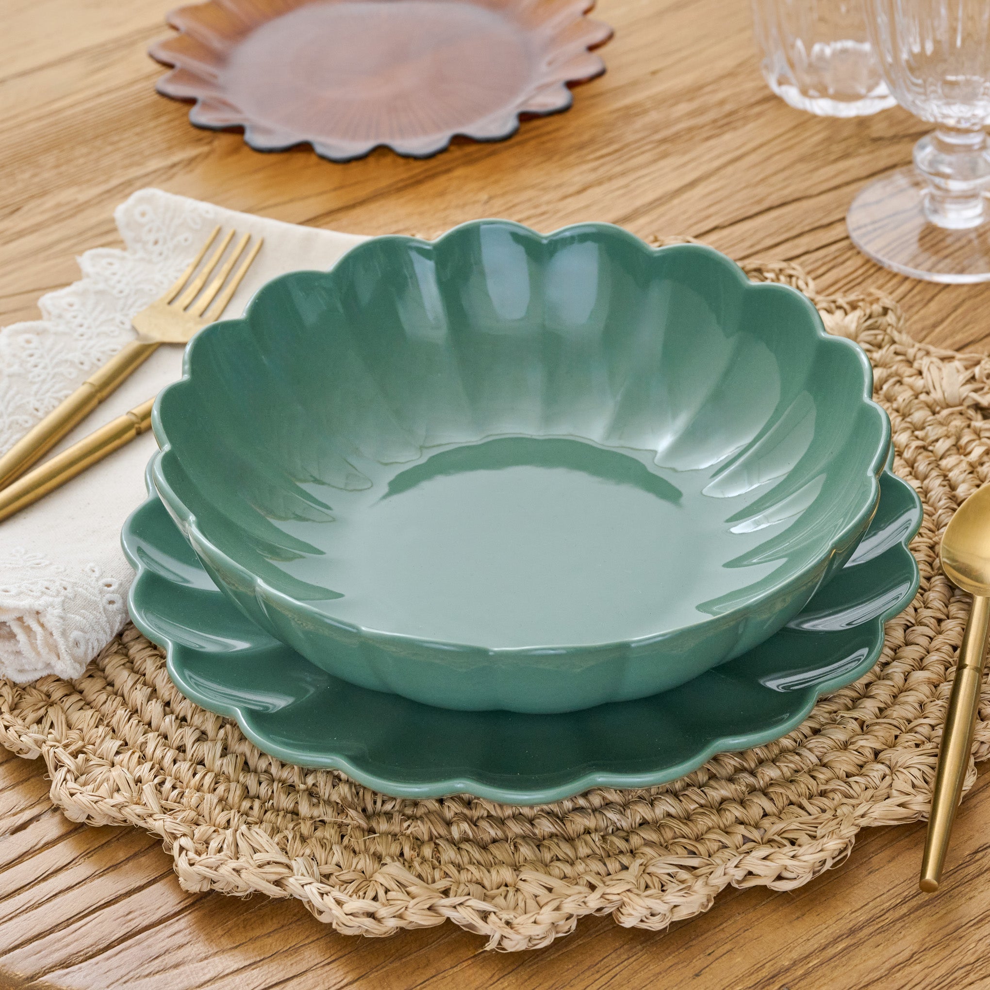 Seagrass Scalloped Serving Bowl