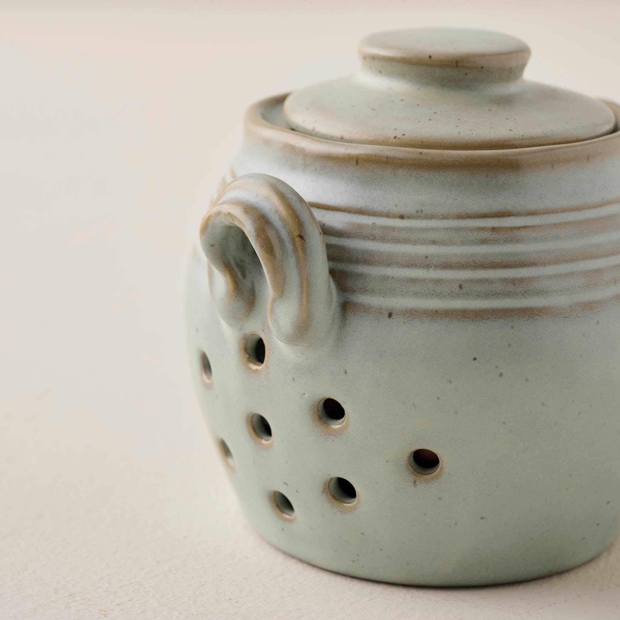 French Grey Garlic Keeper