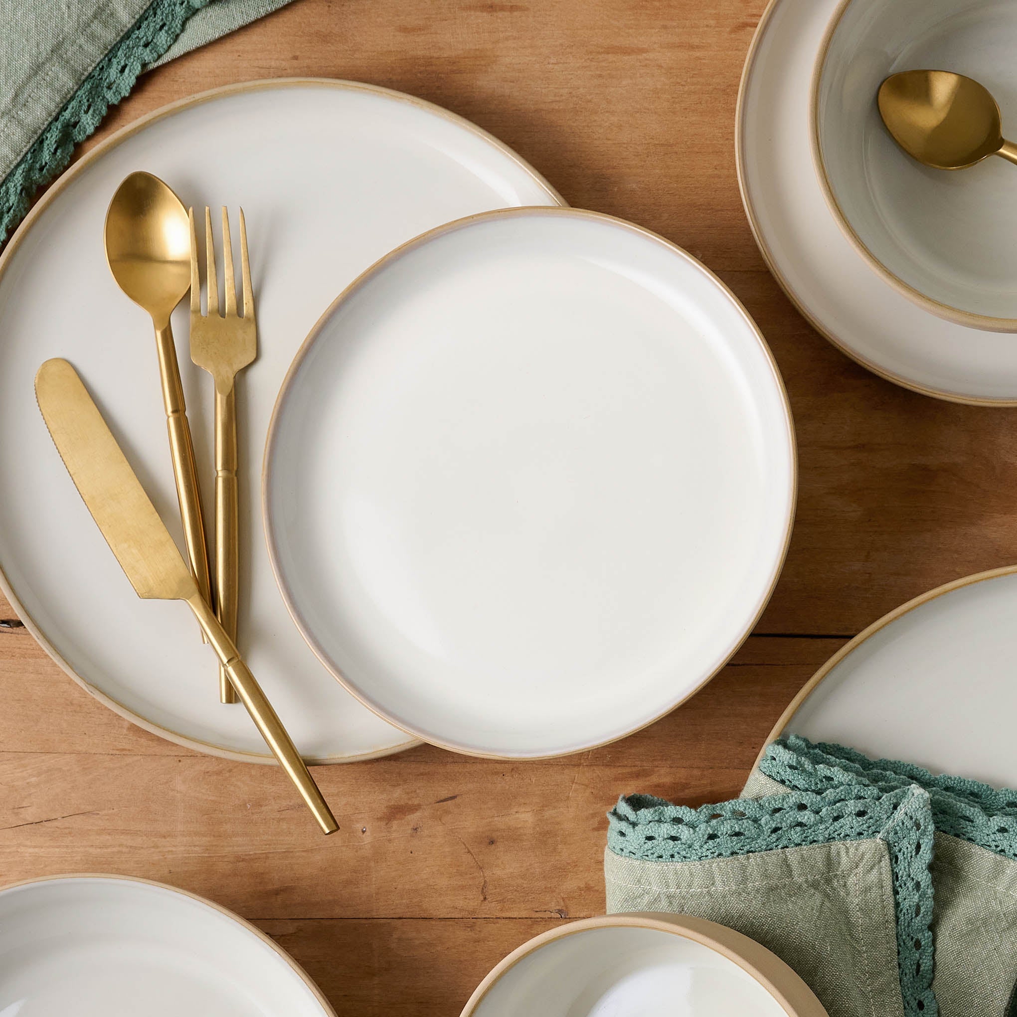 Stone White Lakelynn Plate