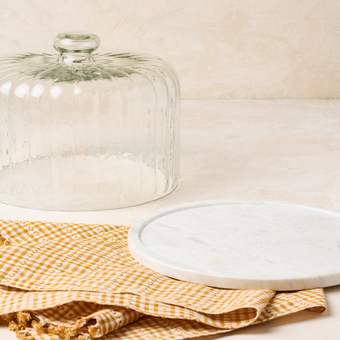 White Marble Fluted Cake Dome