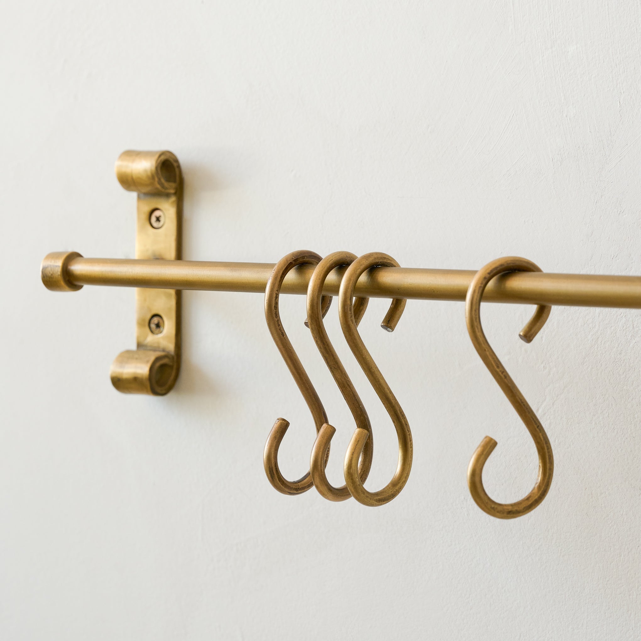 Duke Brass Rail with Hooks