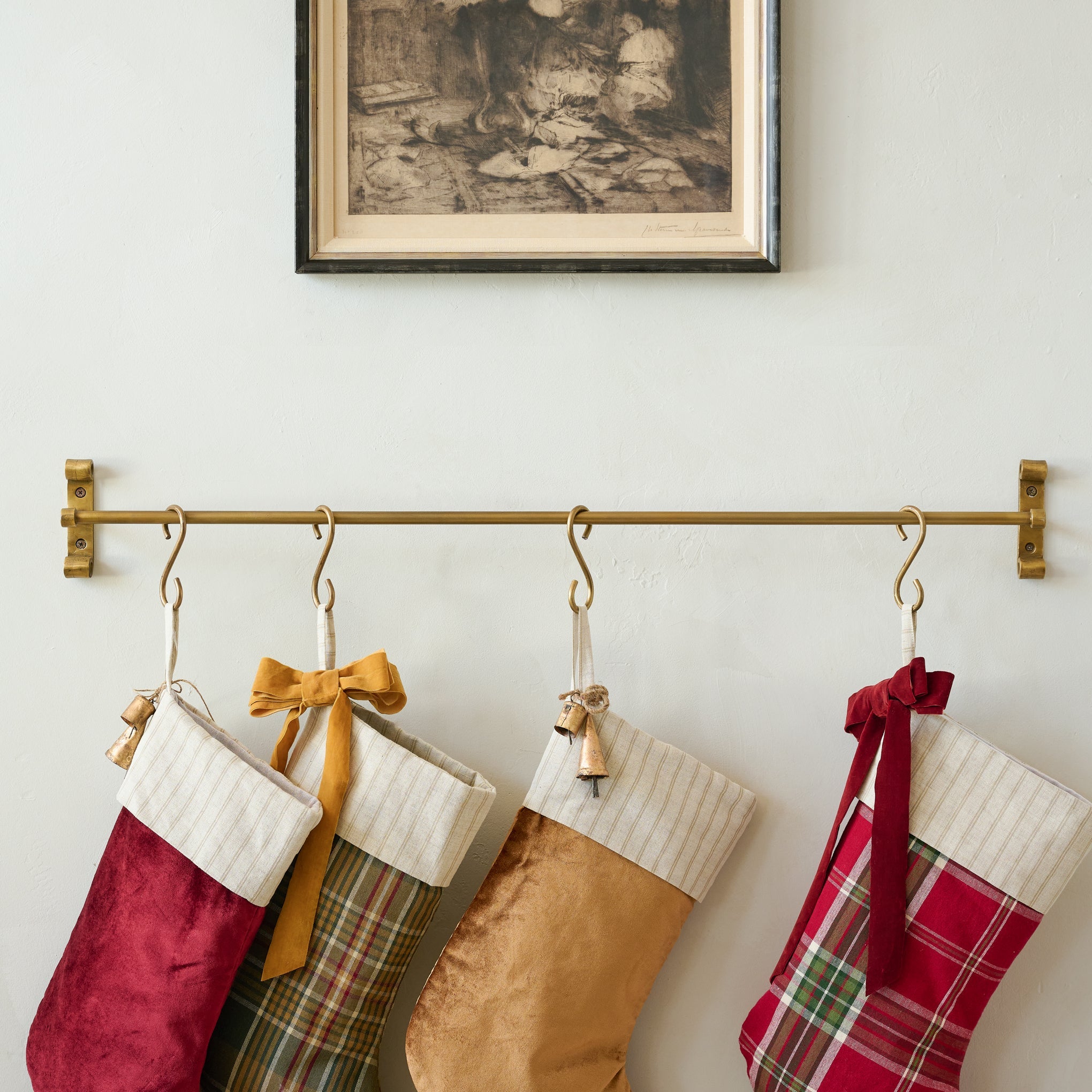 Duke Brass Rail with Hooks