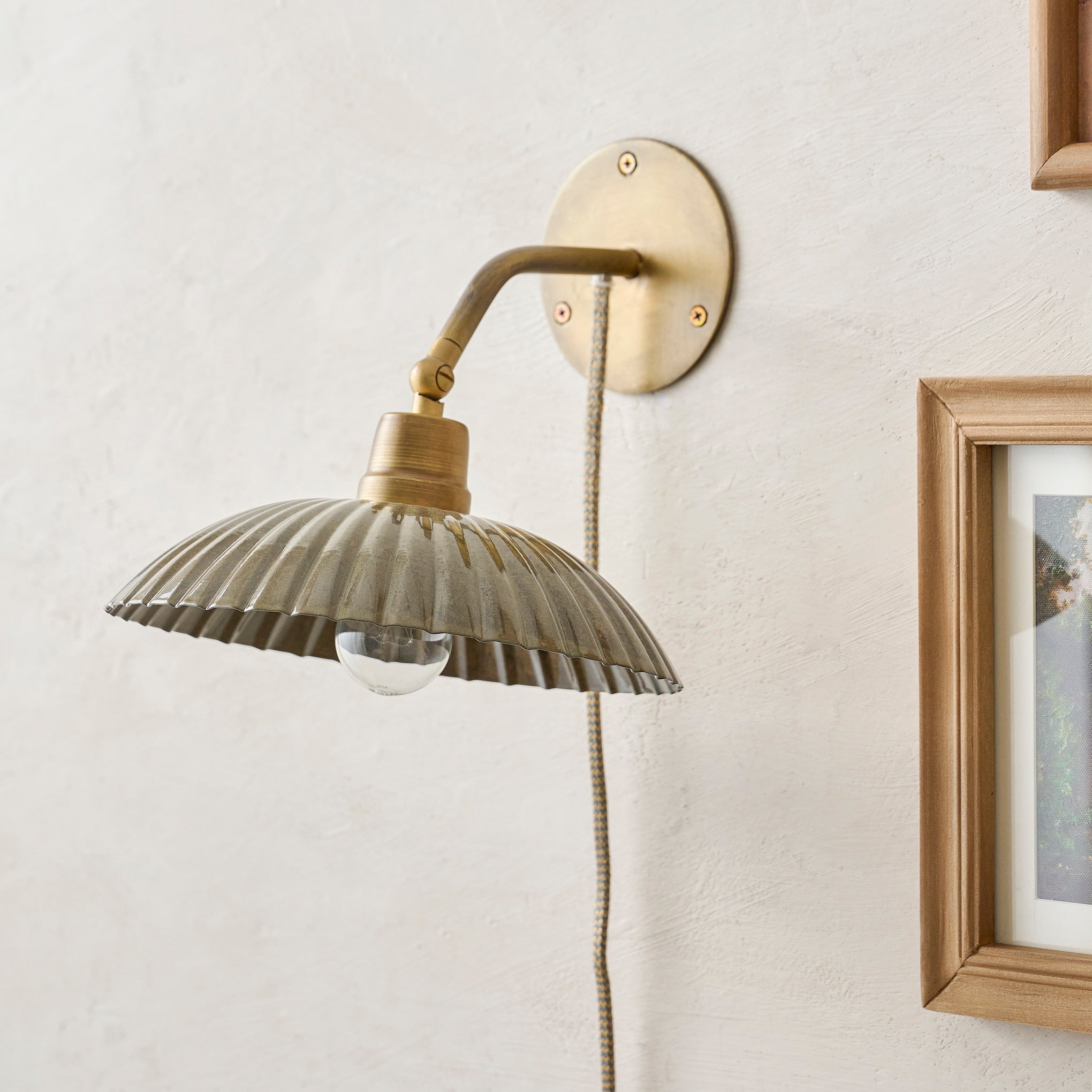 Chester Enamel Plug-in Sconce