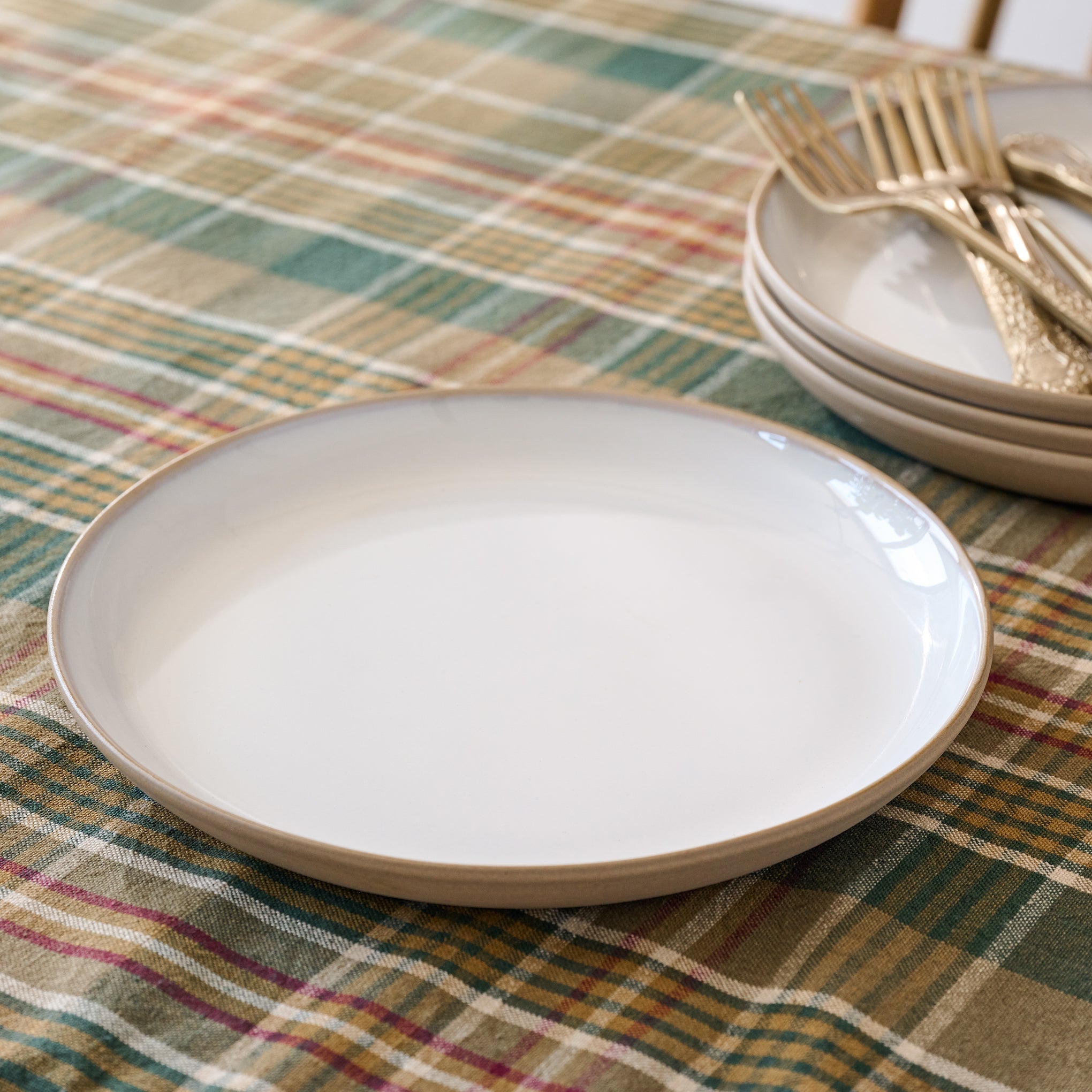 Stone White Lakelynn Plate