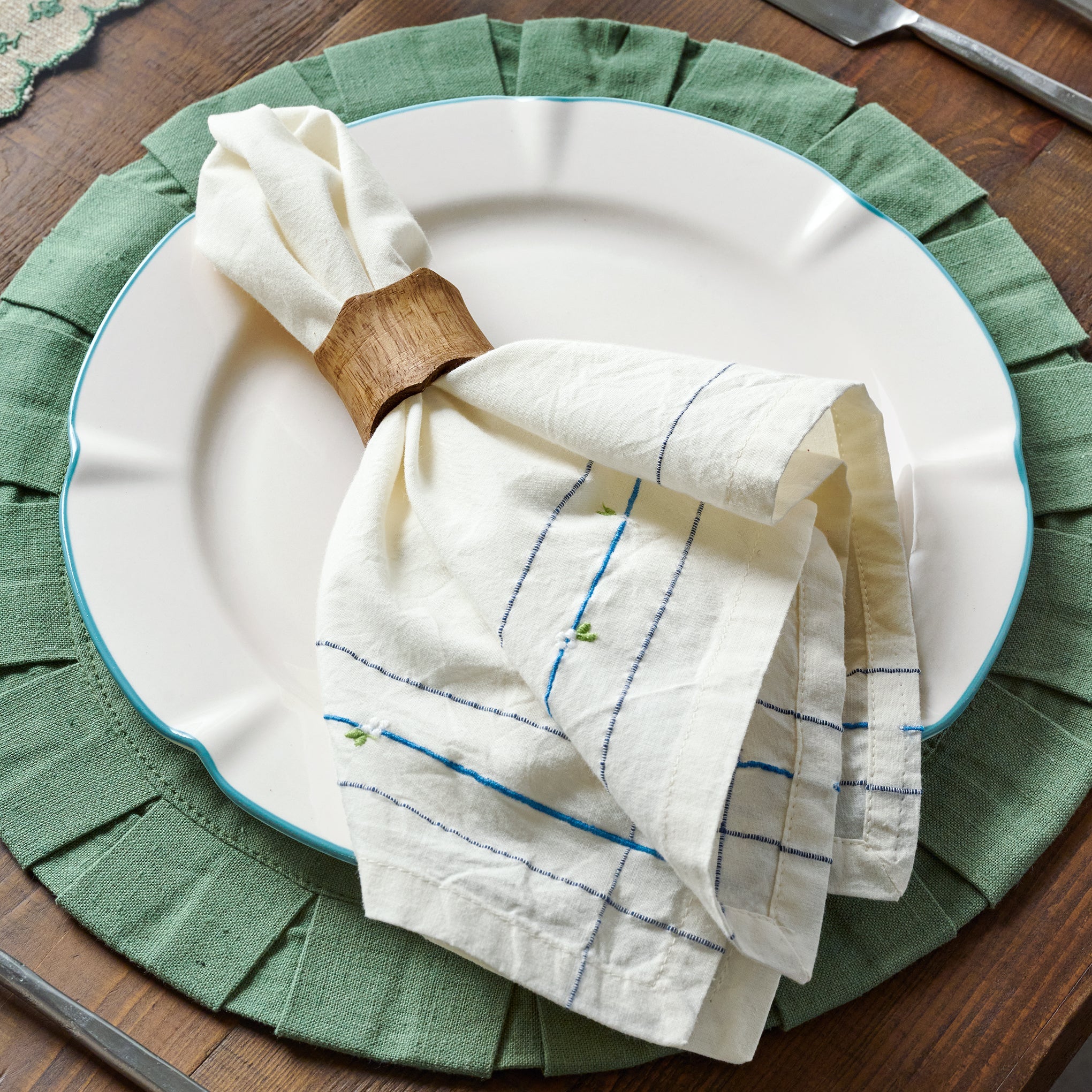 Floral Embroidered Napkin Set of Four