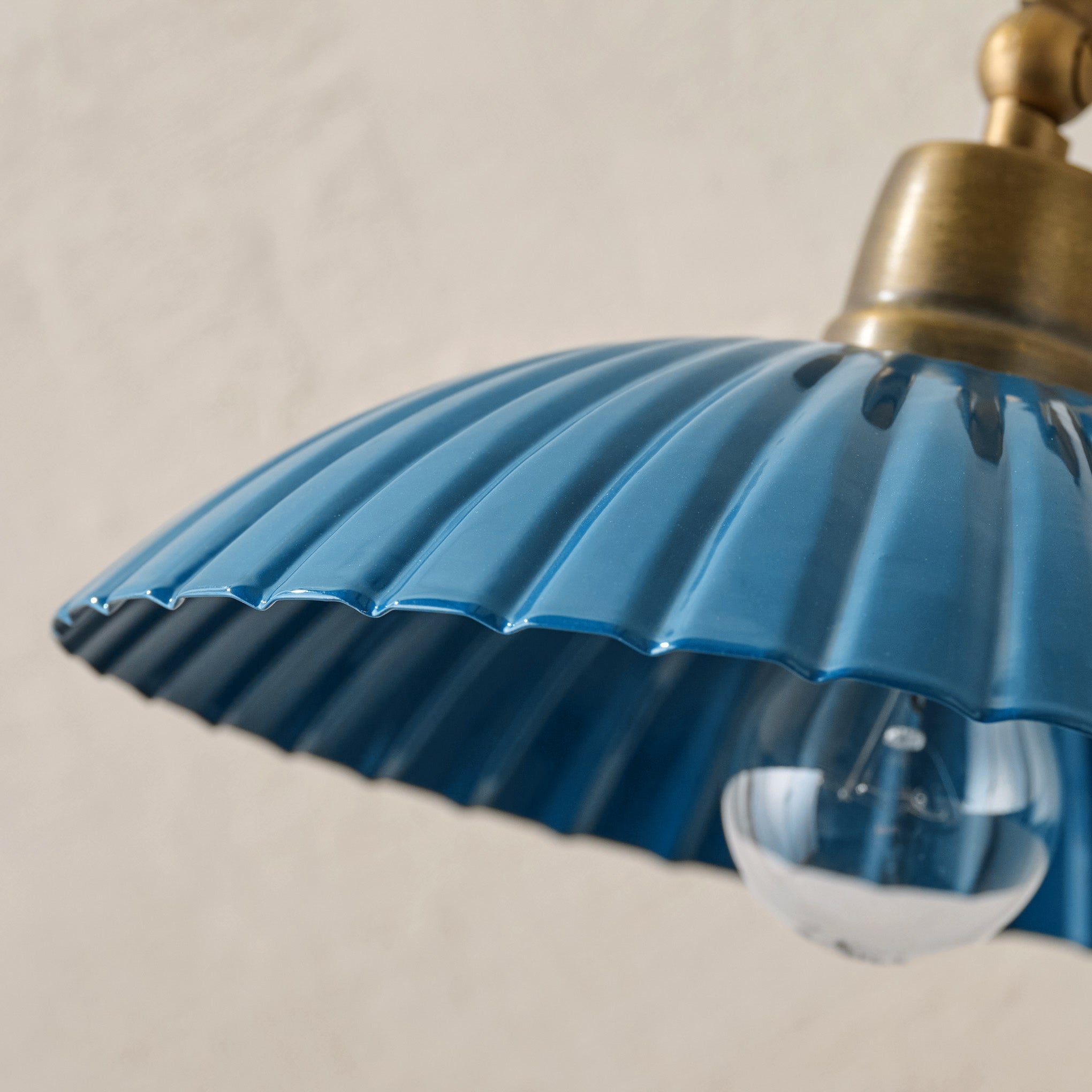 Chester Enamel Plug-in Sconce