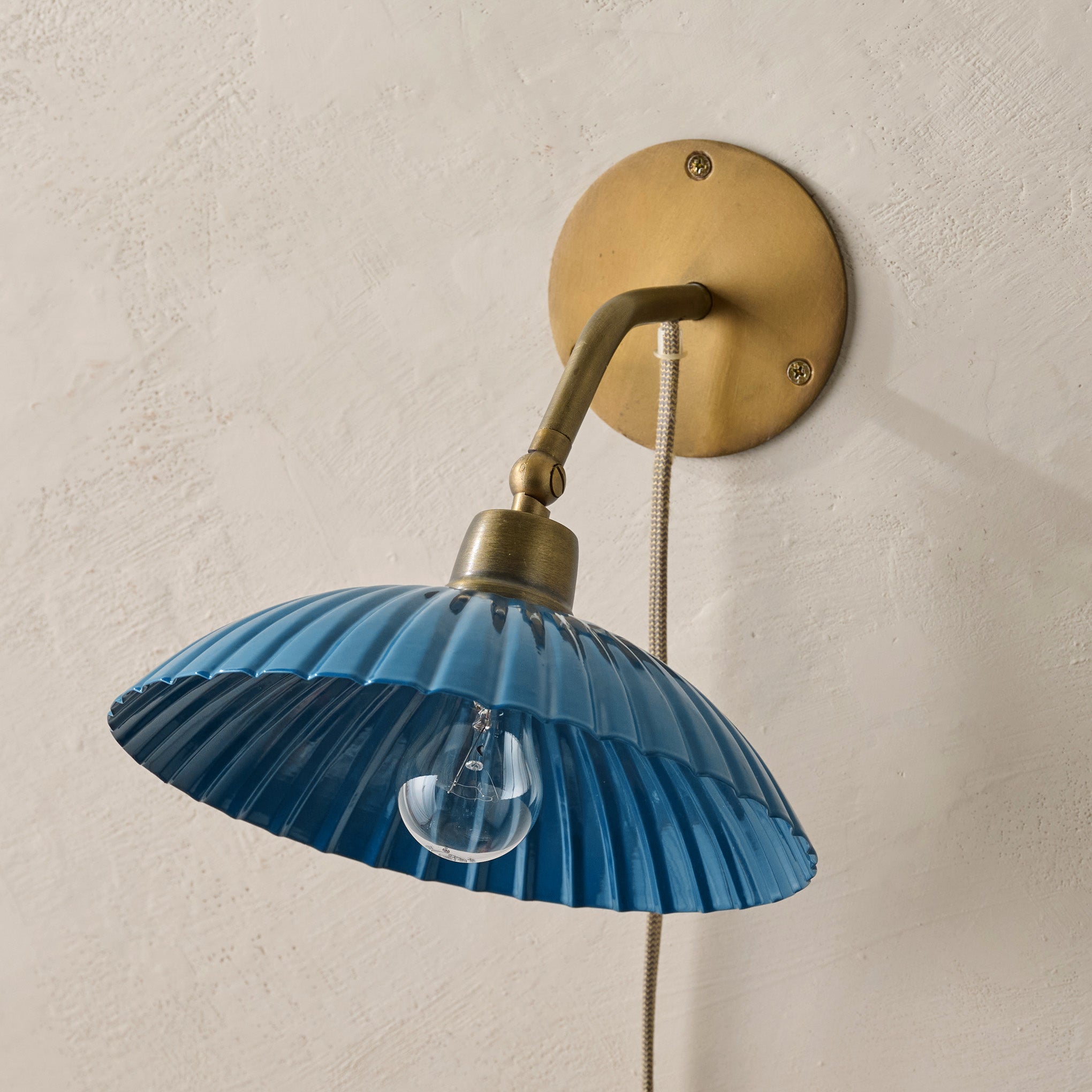 Chester Enamel Plug-in Sconce