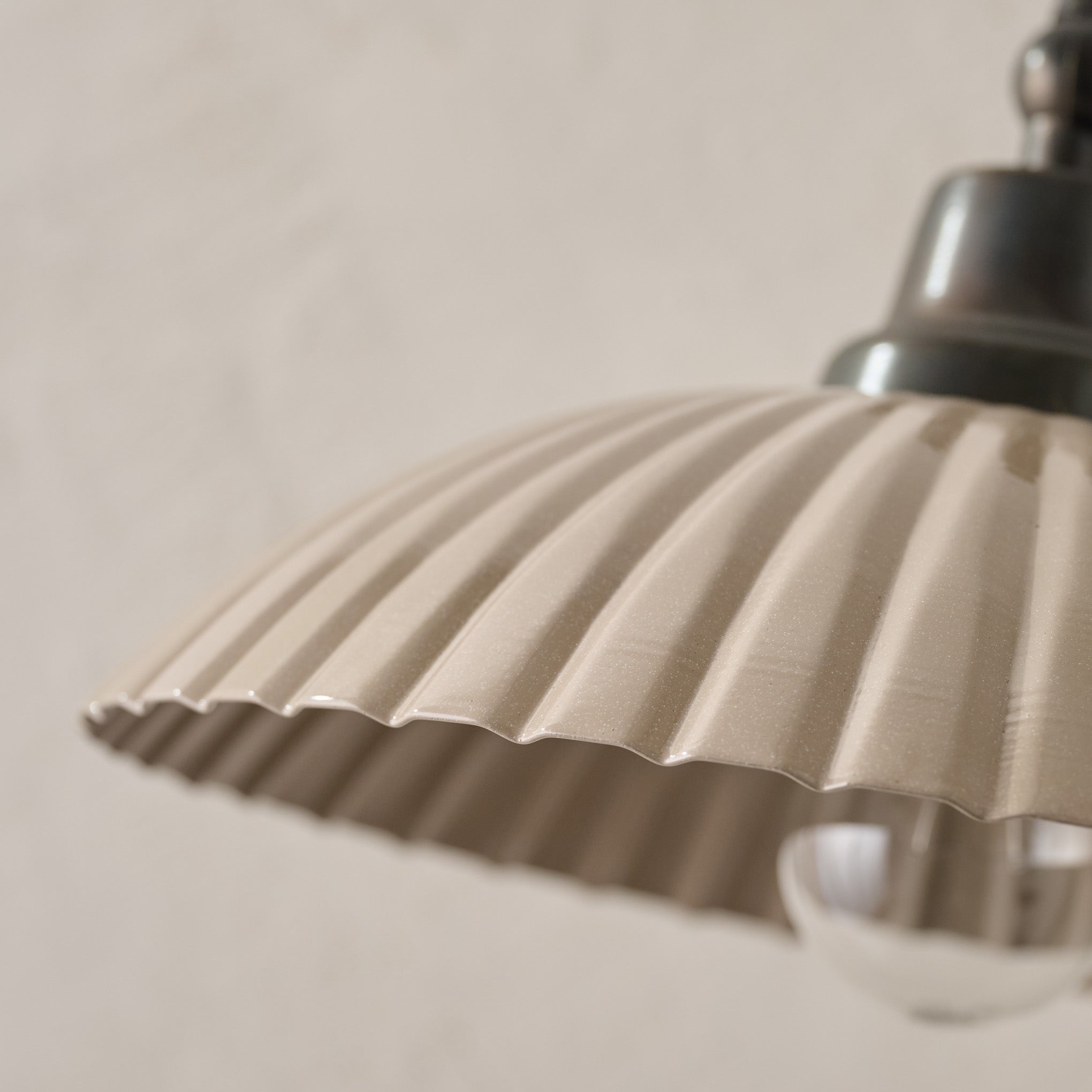 Chester Enamel Plug-in Sconce