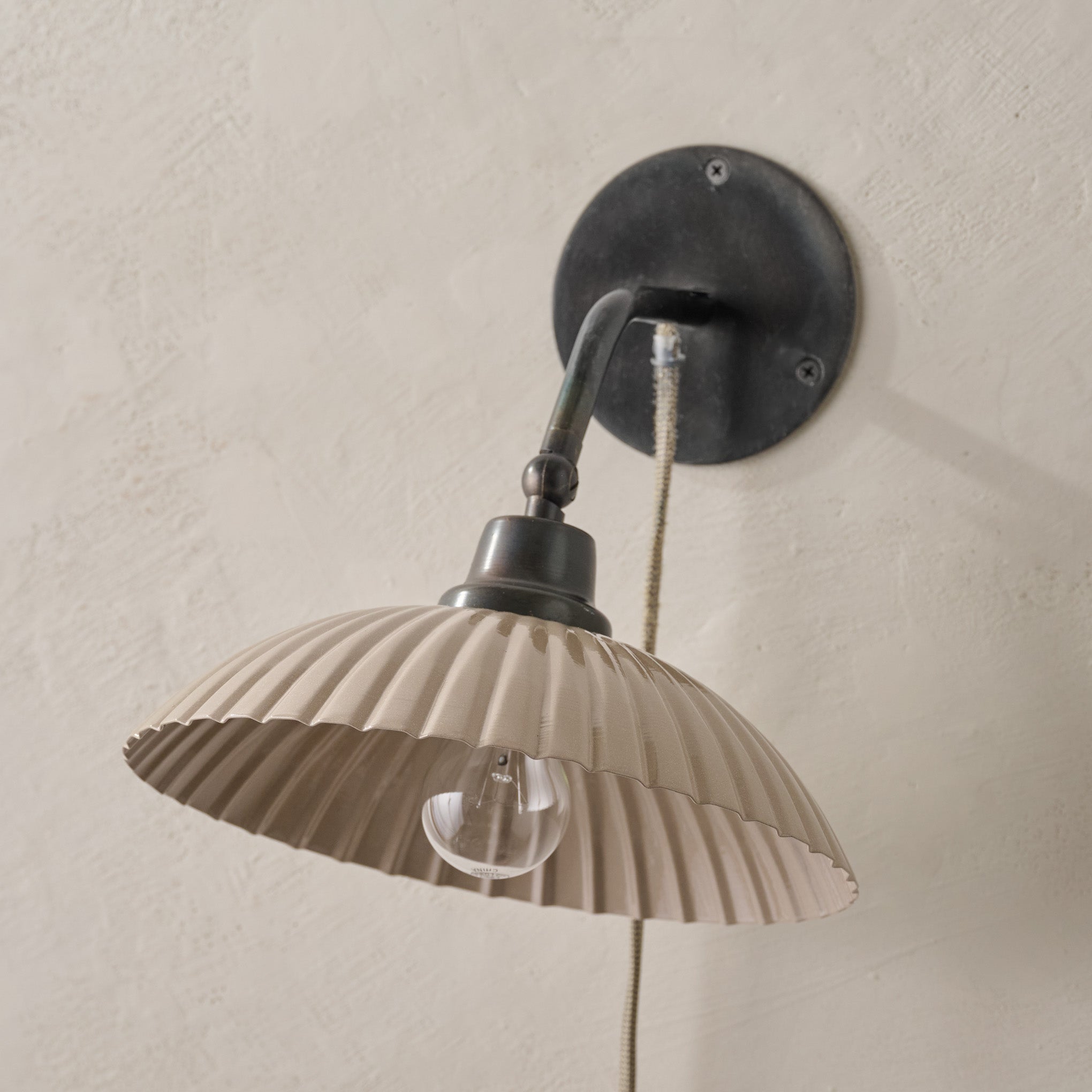 Chester Enamel Plug-in Sconce