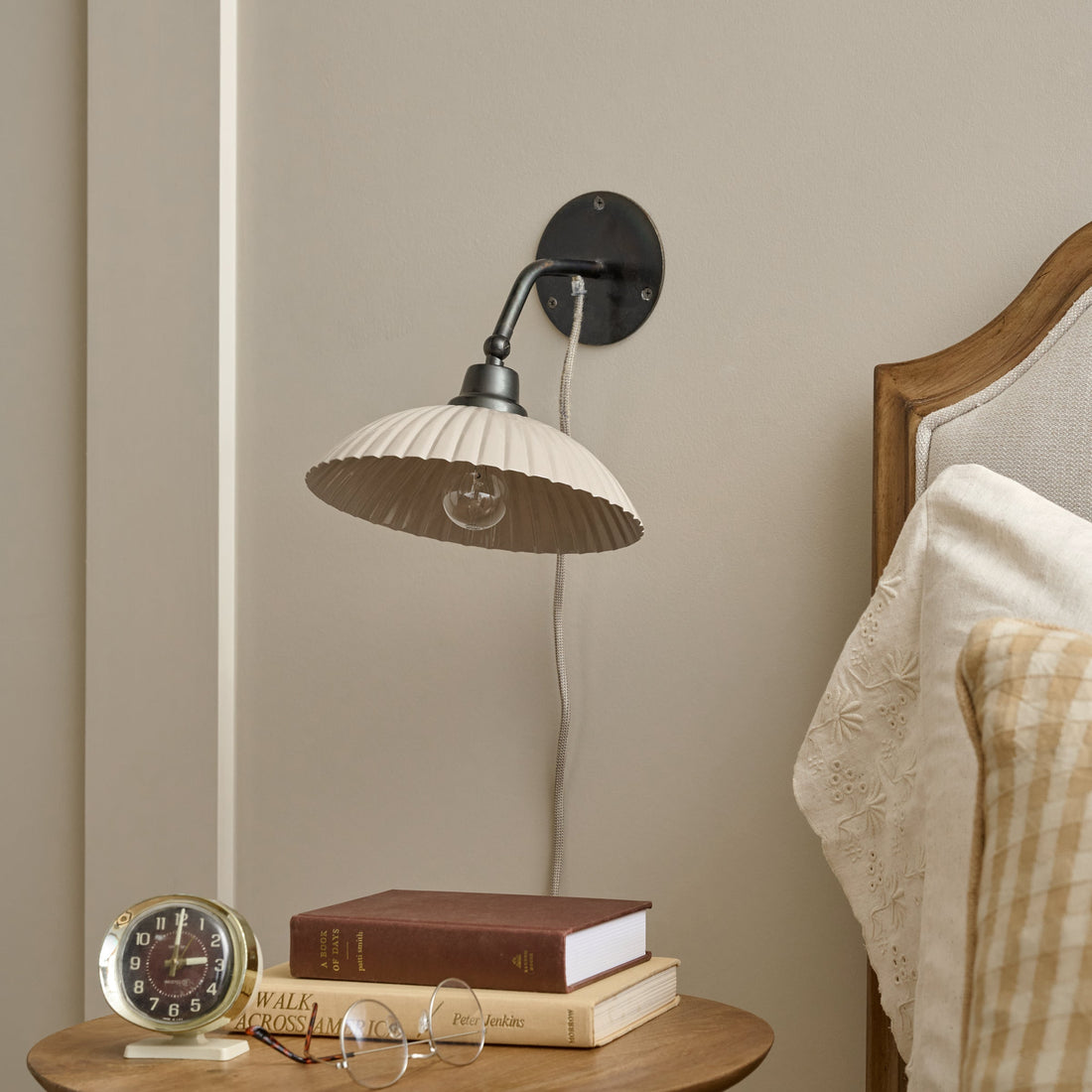Chester Enamel Plug-in Sconce