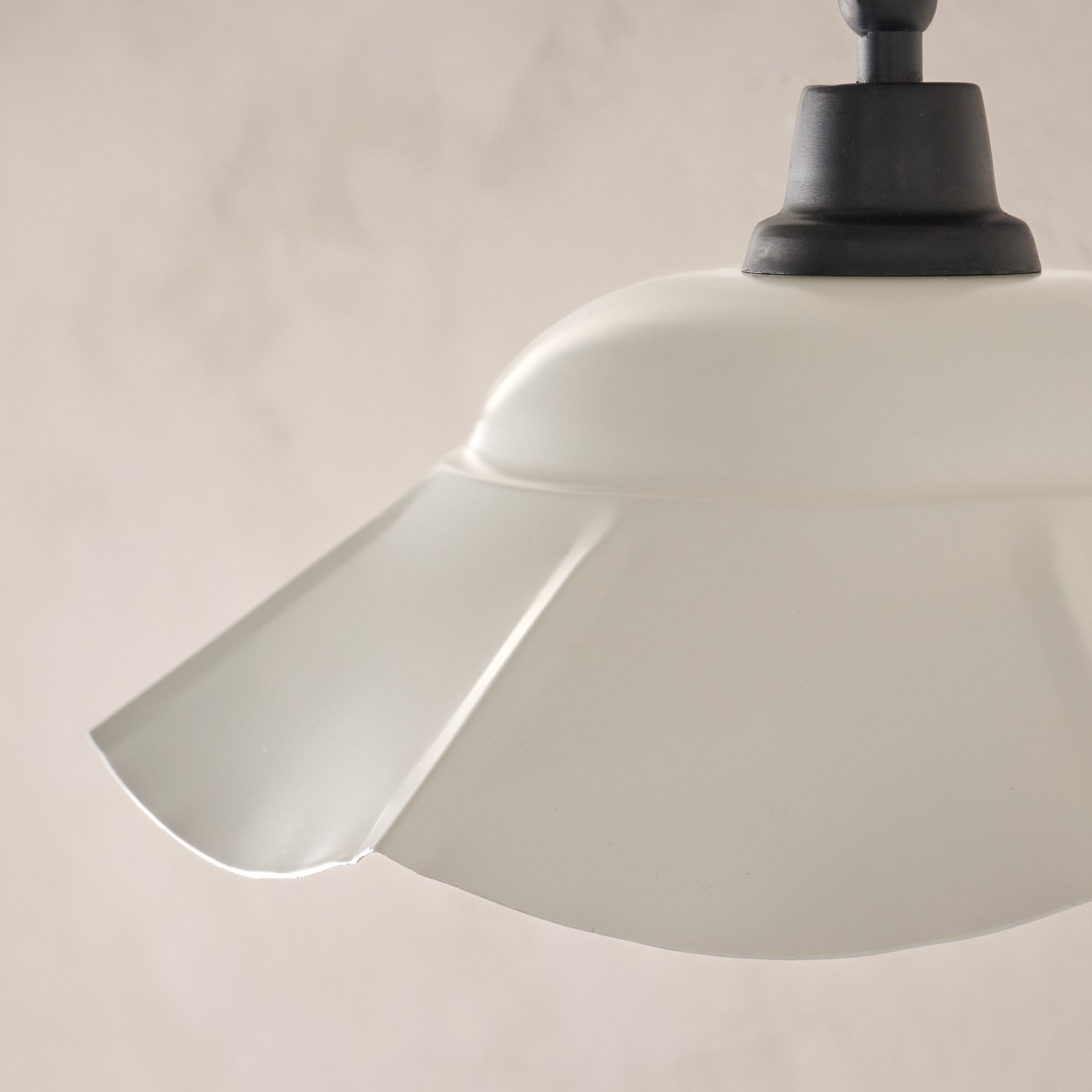 Mary Enamel Plug-in Sconce