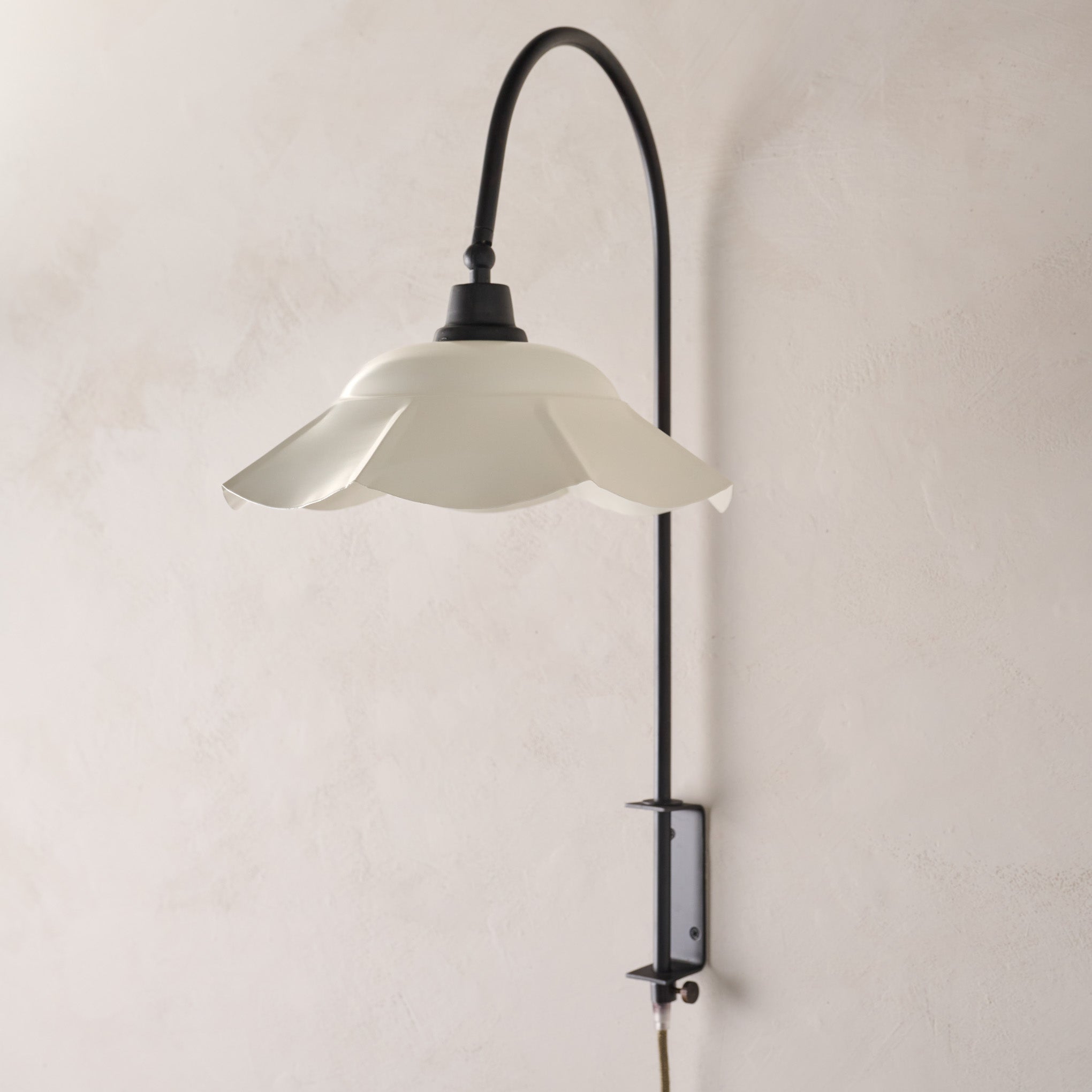 Mary Enamel Plug-in Sconce