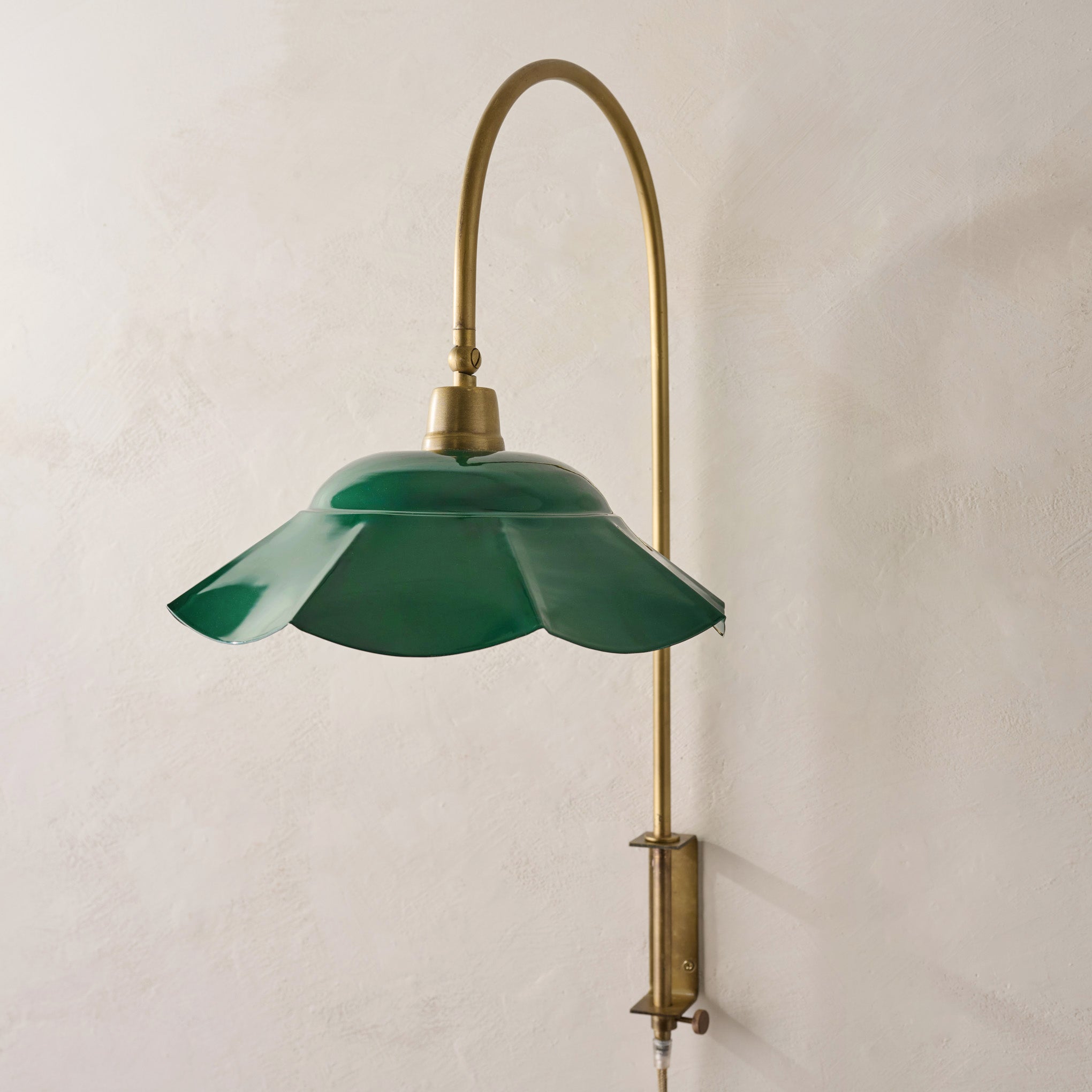 Mary Enamel Plug-in Sconce