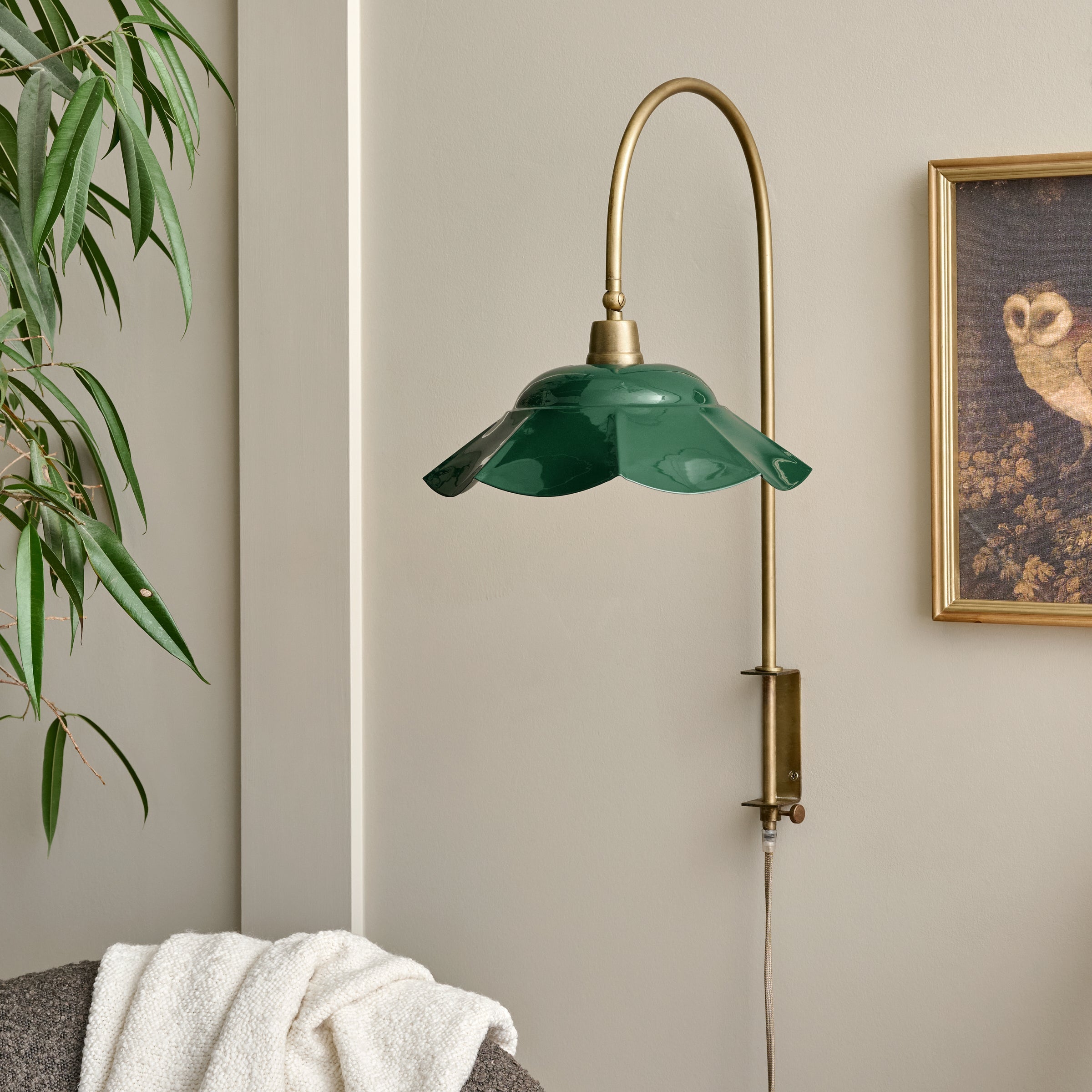 Mary Enamel Plug-in Sconce