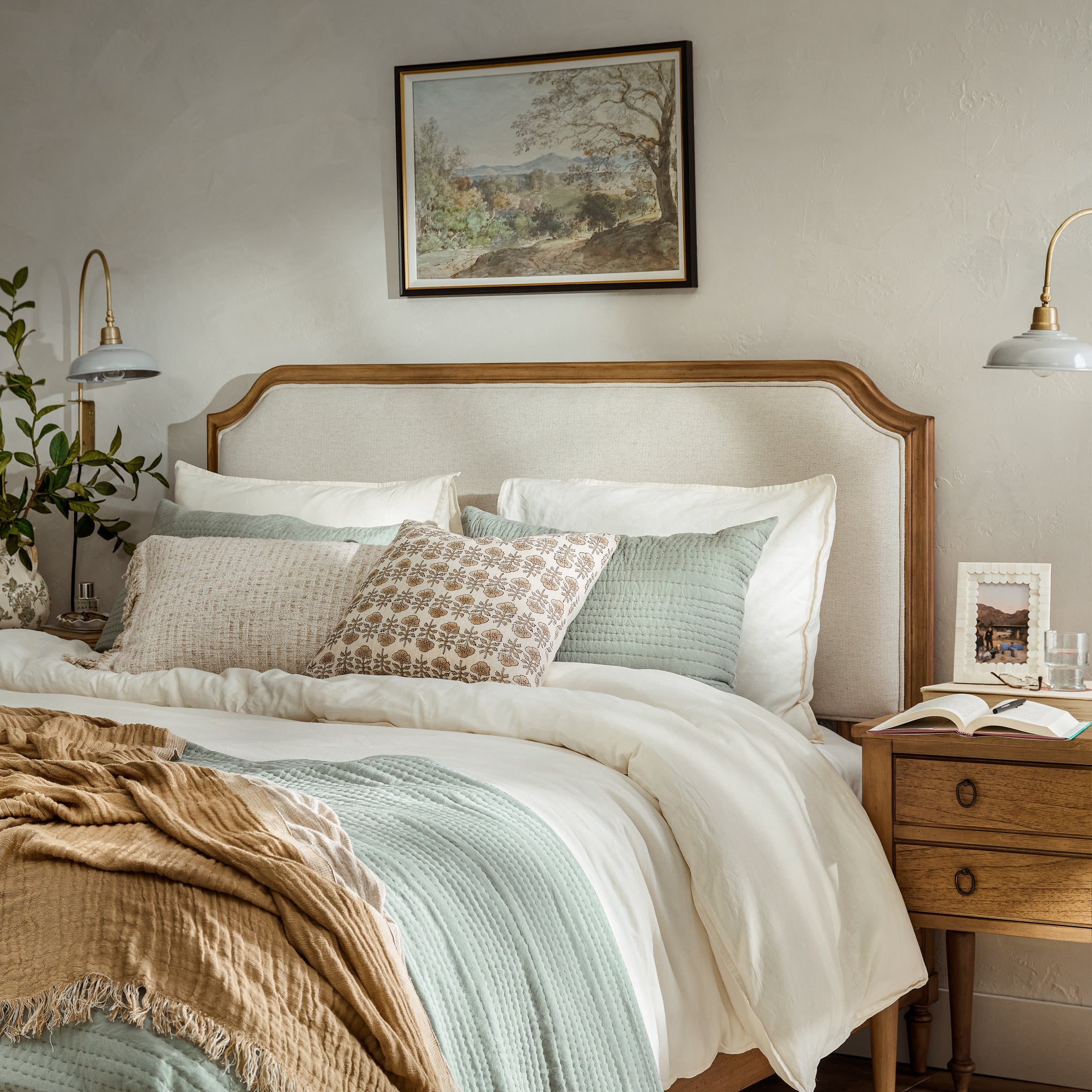 Corinne Upholstered Bed
