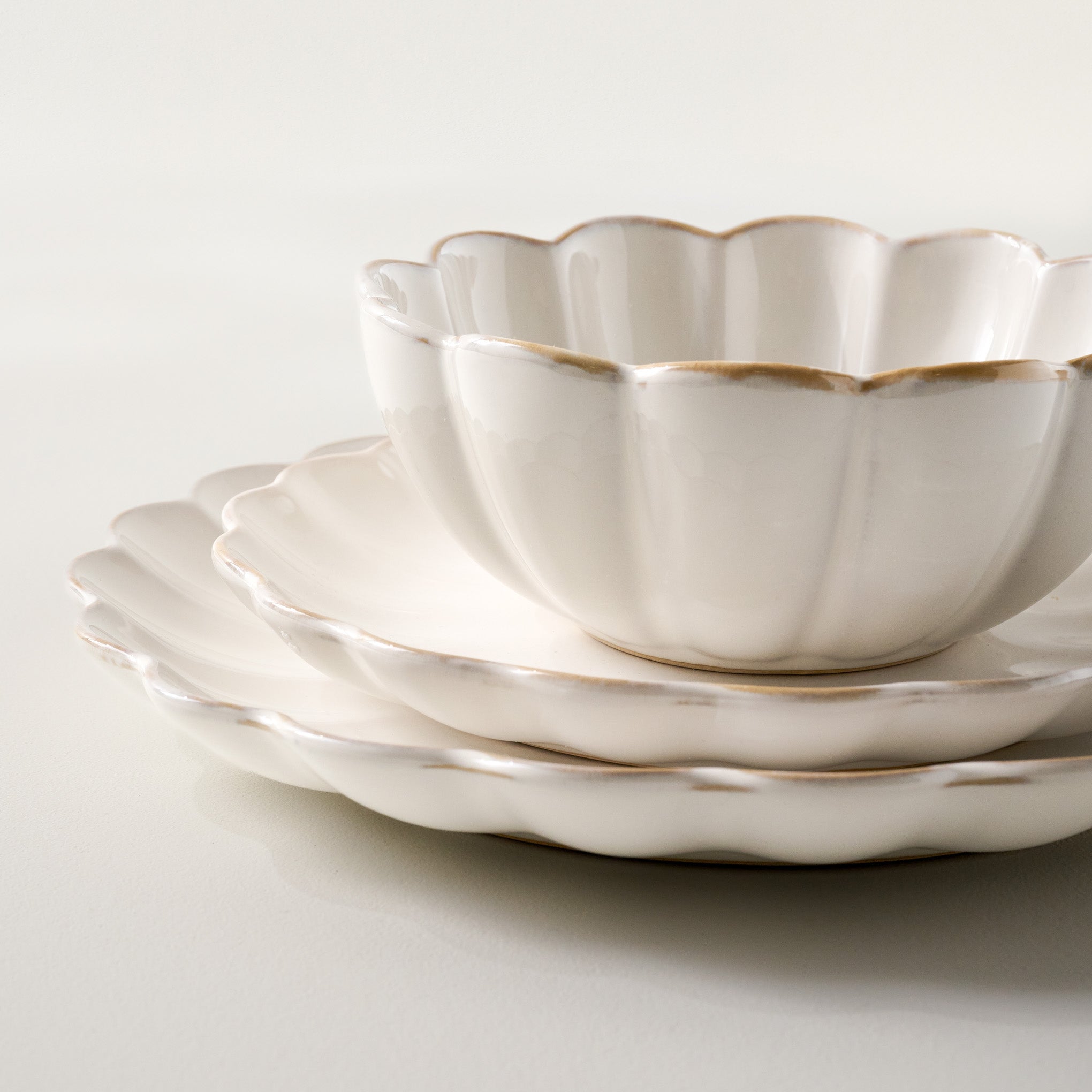 Cream Scalloped 3-Piece Place Setting
