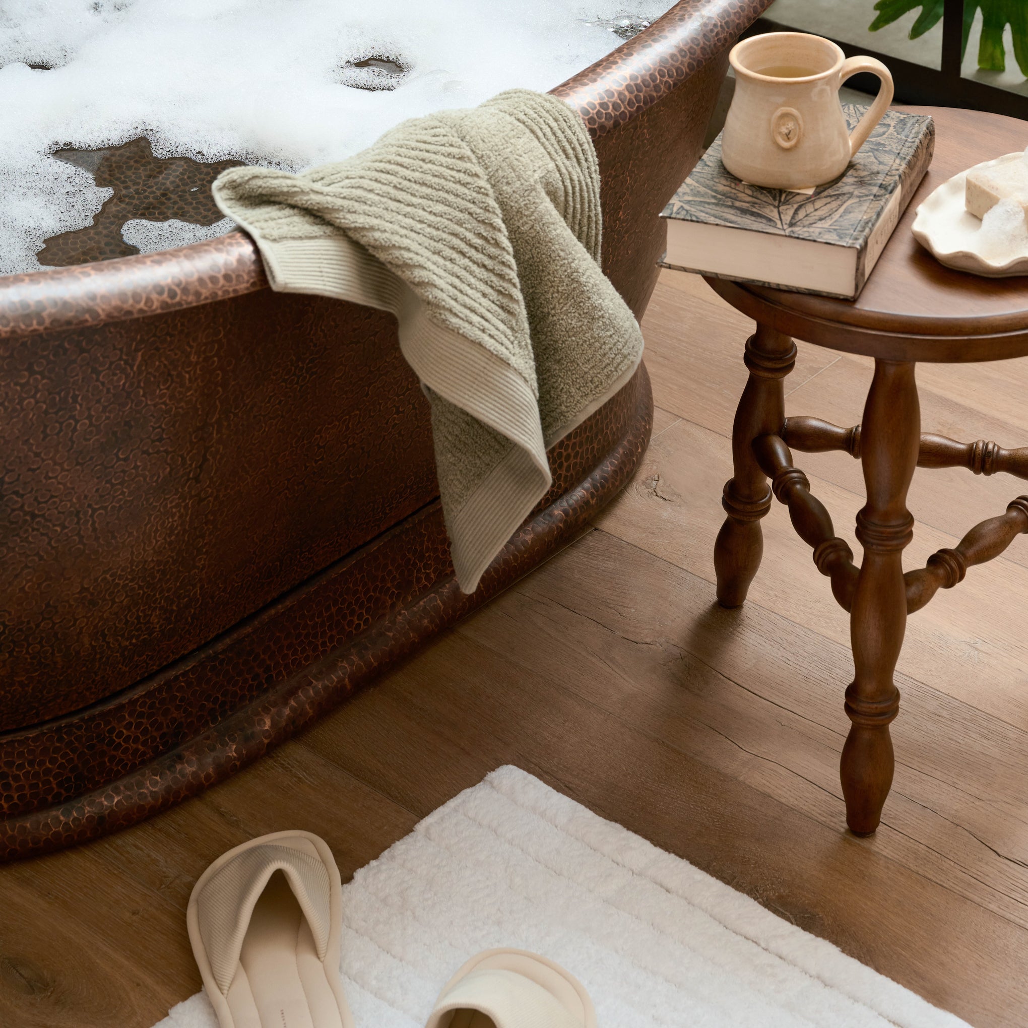 Lavinia Turned Leg Stool (short)